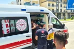 Devrilen motosikletteki 2 kişi yaralandı 