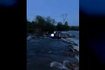 Dicle Nehri’nde mahsur kalan genç kurtarıldı 
