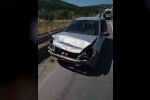 Direksiyon başında baygınlık geçiren sürücü refüje çarptı: 1 yaralı 