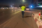 Direksiyon hakimiyetini kaybeden motosiklet sürücüsü hastanelik oldu