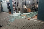Direksiyon hakimiyetini kaybeden sürücü dükkana girdikten sonra firar etti 
