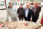 Diyarbakır’da 120 kiloluk turna balığı görenleri hayrete düşürdü 