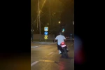 Drift atarak trafiği tehlikeye sokan motosikletli kamerada