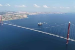 Dünyanın en büyük üçüncü yarı batık vinç ve boru döşeme gemisi 1915 Çanakkale Köprüsü altından geçti