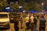 ‘Dur’ ihtarına uymayarak kaçan sürücü, park halindeki 4 araca çarptı