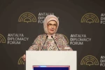 Emine Erdoğan: "Çocuklarımız için şiddeti özendiren ve sıradanlaştıran ne varsa, hangi mecrada ve ne kılıkta olursa olsun kararlılıkla mücadele etmek zorundayız" 