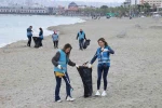 Engelli izciler çevreyi kirletenleri trampet ve darbuka çalarak protesto etti 