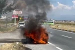 Erzincan’da otomobil küle döndü! Sürücünün sigaralı müdahalesi dikkat çekti