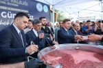 Erzincan’da vatandaşlara aşure ikram edildi 