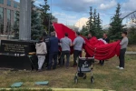 Erzurum’da bayrak sevgisi tek yürek oldu: Vatandaş ve görevliler ele ele verdi