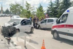 Eskişehir’de kafa kafaya çarpışan araçlar hurdaya döndü 