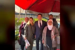 Feke’de kadın pazarcılara Anneler Günü hediyesi başkandan 