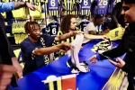 Fenerbahçeli futbolcular Guendouzi, Nene ve Cherif, taraftarlarla buluştu 