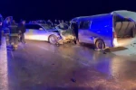 Gaziantep’te 2 araç kafa kafaya çarpıştı: 1 ölü, 12 yaralı 