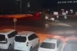 Gaziantep’te arpa yüklü tırın devrilme anı kamerada 