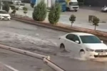 Gaziantep’te sağanak yağış cadde ve sokakları göle çevirdi