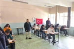 Gençler bilgileriyle umre için yarıştı 