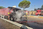 Gönen’de alevlere teslim olan kamyon kullanılamaz hale geldi