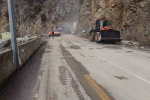 Gümüşhane’de heyelan sonrası kapanan yol yeniden ulaşıma açıldı 
