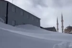 Gümüşhane’nin yaylalarında kar kalınlığı evlerin boyuna ulaştı 
