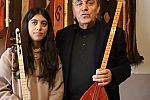 Güzel Sanatlar lisesini kazanan öğrenciye Başkan Demir’den 2 bağlama saz hediye 