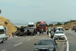 Hafif ticari araç karşı şeride geçti: 4 yaralı 