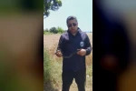 Hatay’da yaşlı kadının evine giren yılanı yakalayan Yılancı Kemal ‘Sevgili karayılan insanlardan uzak dur’ sözleriyle doğaya saldı 