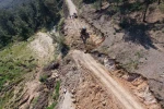 Heyelan nedeniyle kapanan Sülüklü Göl yolu ulaşıma açıldı 
