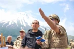 Iğdır Valisi Taşolar, sınır hattındaki karakol ve üs bölgelerini ziyaret etti 