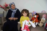 İşlediği oyuncaklarla 6 çocuğuna bakıyor