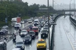 İstanbul’da etkili olan sağanak yağış trafikte yoğunluğa neden oldu 