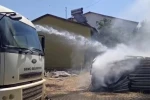 İstiflenen plastik pencereler alev aldı