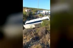 İzmir’de otobüs ve otomobil şarampole devrildi: 2 ölü, 1 yaralı 