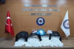 İzmir’de zehir tacirlerine baskın: 3 tutuklama 
