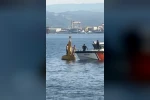 İzmit Körfezi’nde boğulmamak için deniz fenerine çıkan 3 kişiyi Sahil Güvenlik kurtardı 