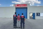 Jandarma çeşitli suçlardan aranan 35 kişiyi yakaladı 