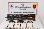 Jandarmanın düzenlediği ruhsatsız silah operasyonunda 8 kişi gözaltına alındı