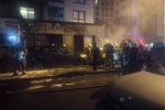 Kadıköy’de galeri önündeki park halindeki araçlar alev alev yandı 