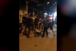Kadını darp eden adamı mahallelinin linç anları kamerada
