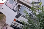 Kamyonetle Korkuluk Arasında Sıkıştı, Kurtarıldı