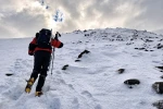 Kar ve tipiye rağmen Ağrı Dağı’na tırmanan dağcılar, tırmanışı kayıp dağcıya adadı 