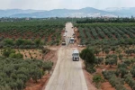 Karacasu’da 20 kilometrelik yolda sathi kaplama çalışmaları başladı 