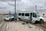 Karaman’da minibüs ile kamyonetin çarpıştığı kaza kamerada: 1 yaralı 