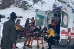 Karla kaplı mezrada hastaya ulaşmak için zamanla yarıştılar