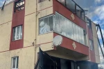 Kastamonu’da üç katlı binanın çatısında yangın 