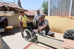Kayınvalidesi vefat eden gelin, 7 yıldır engelli kayınbiraderine bakıyor 