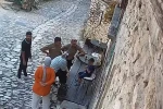 Kayıp Aras’a anne şefkati: Polis gelene kadar başından ayrılmadı