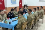 Kaymakam Bulut, askerle iftarda bir araya geldi