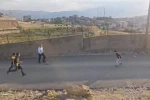 Kaymakam Volkan Hülür Yüksekova’da sokakta maç yapan çocukların oyununa katıldı