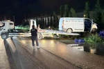 Kaza yapan kamyonet su kanalında asılı kaldı: 1 yaralı 